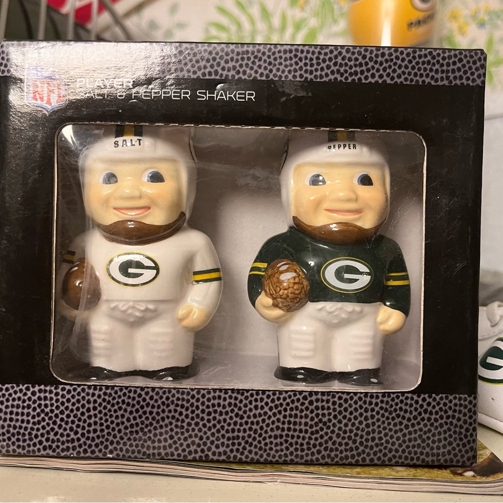 NFL Green Bay Packers Salt and Pepper Shakers